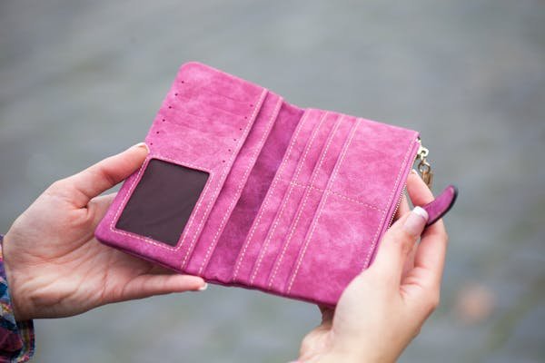 Porte-carte femme luxe : élégance et praticité en un seul accessoire